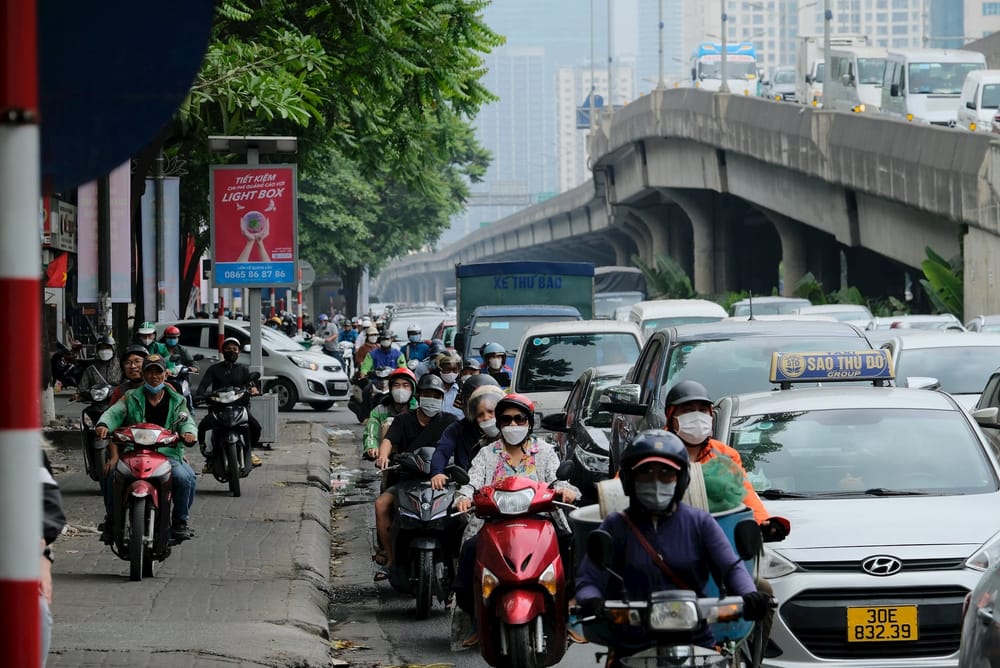 Hà Nội Cấm Xe Máy Xăng Từ Tháng 7/2026: Chi Tiết 18 Tuyến Phố Bị Cấm & Giải Pháp Di Chuyển Mới post image