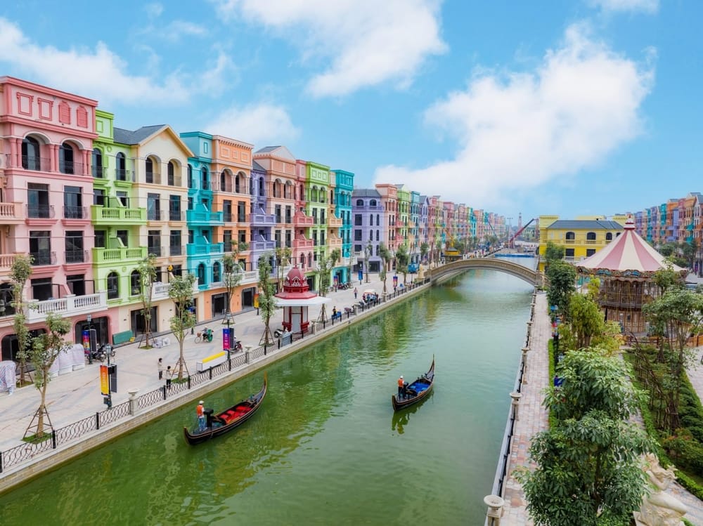 Grand World Hà Nội Ở Đâu? Khám Phá Thiên Đường Giải Trí, Ăn Uống, Lịch Trình Di Chuyển 2025 post image