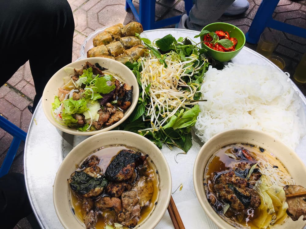 Top 15 Quán Bún Chả Ngon Hà Nội 2025: Ăn Bún Chả Ở Đâu Chuẩn Vị?