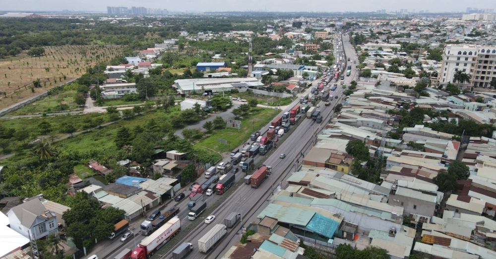 TP HCM tách làn xe tải nặng và xe máy trên hai tuyến cửa ngõ để giảm tai nạn