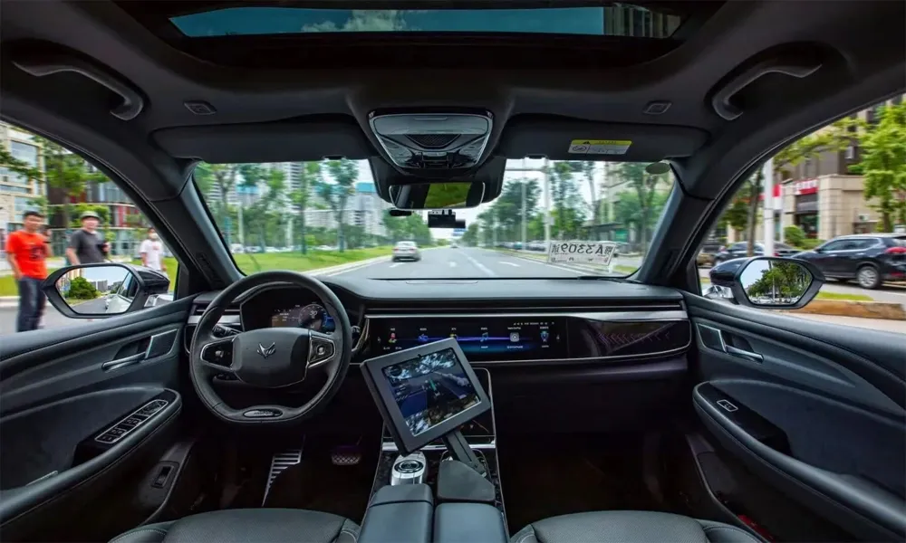 Robotaxi Trung Quốc đạt gần 36.000 chuyến mỗi ngày