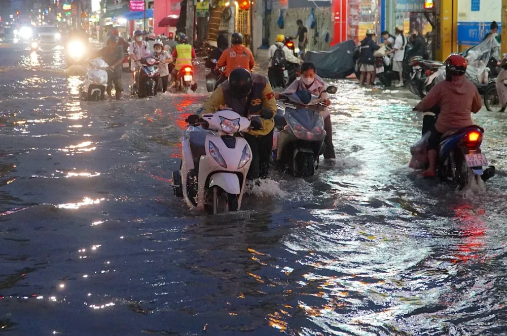 Danh sách 23 tuyến đường bị ngập nước khi triều cường ở TP.HCM (Cập nhật 2025)