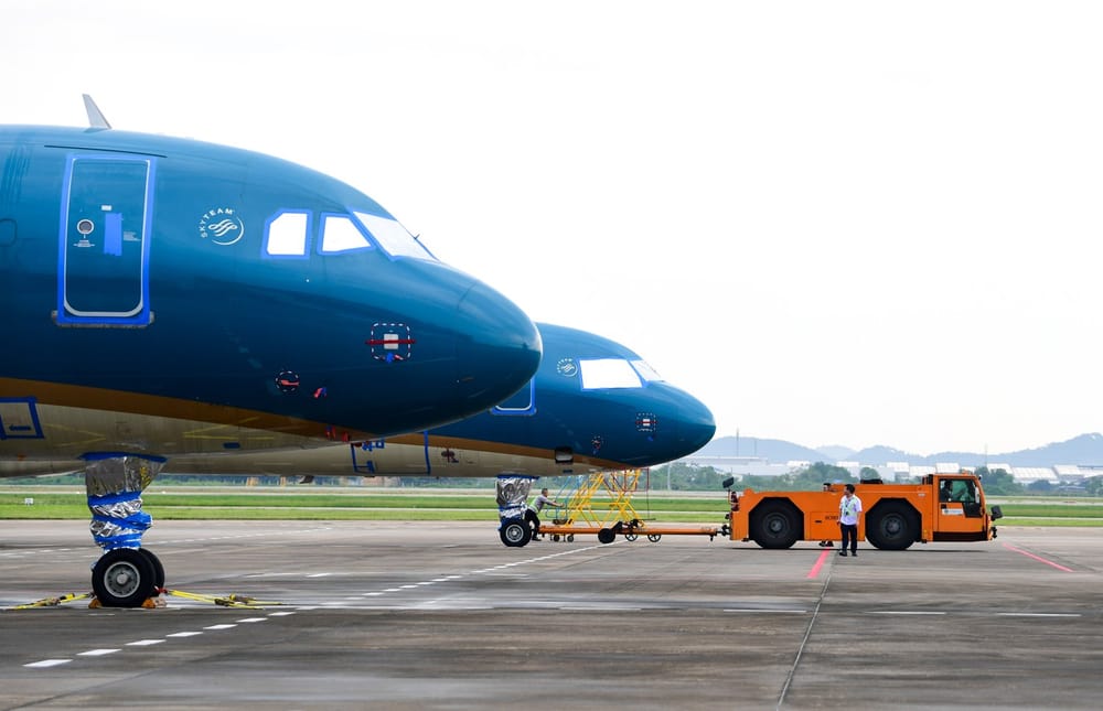 Hủy nhiều chuyến bay đến miền Trung do ảnh hưởng bão Kalmaegi