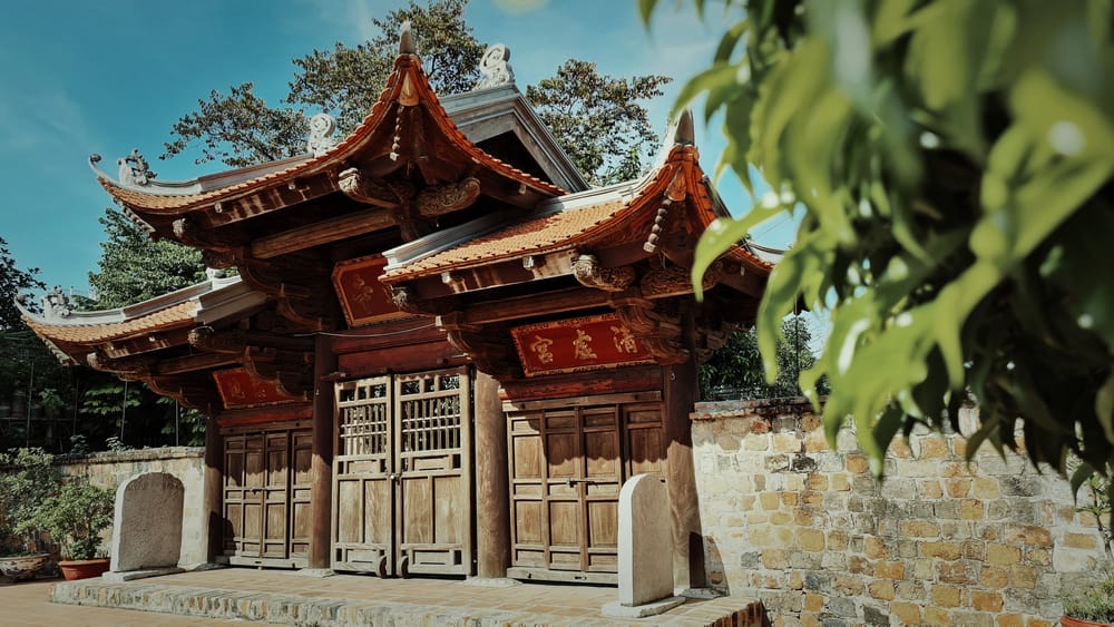 Những Ngôi Chùa Đẹp Nhất Để Ghé Thăm Vào Dịp Tết 2026: Cập Nhật Giờ Mở Cửa & Cẩm Nang Du Xuân