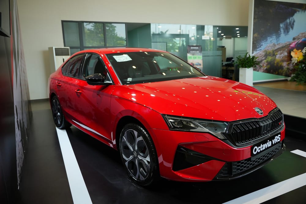 Skoda Octavia vRS: Giá Lăn Bánh, Thông Số & Có Đáng Mua 2026?