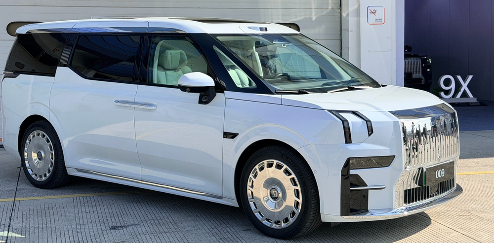 Zeekr 009 Grand Khi Nào Về Việt Nam? Giá Lăn Bánh, Đánh Giá & Ảnh Chi Tiết 2026