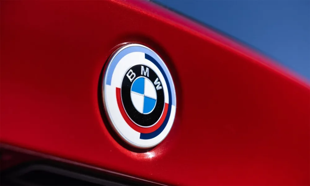 BMW Triệu Hồi 575.000 Xe Toàn Cầu Do Lỗi Khởi Động