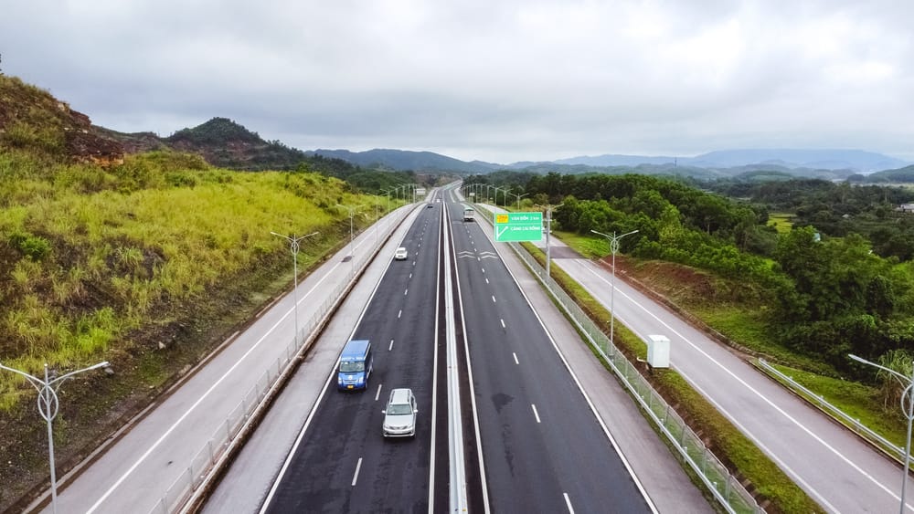 Lỗi Dừng Đỗ Trên Cao Tốc Bị Phạt Bao Nhiêu Năm 2026?