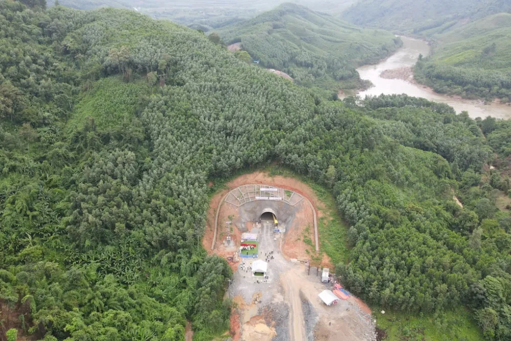 Đào hầm Khe Nét giữa địa chất yếu, nhiều nước ngầm