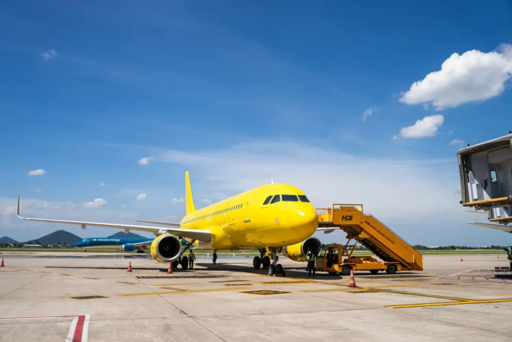 Tự Lái Xe Hay Đi Máy Bay Về Quê Ăn Tết 2026? So Sánh Chi Phí Từ A-Z