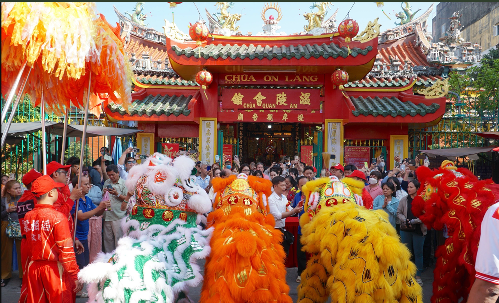 Đi Đâu Tháng Giêng 2026? Top 10 Lễ Hội Linh Thiêng & Đông Nhất Cả Nước