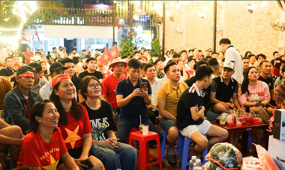 Top 30 Quán Cafe Xem Bóng Đá TP.HCM Sôi Động Nhất (Năm 2026)