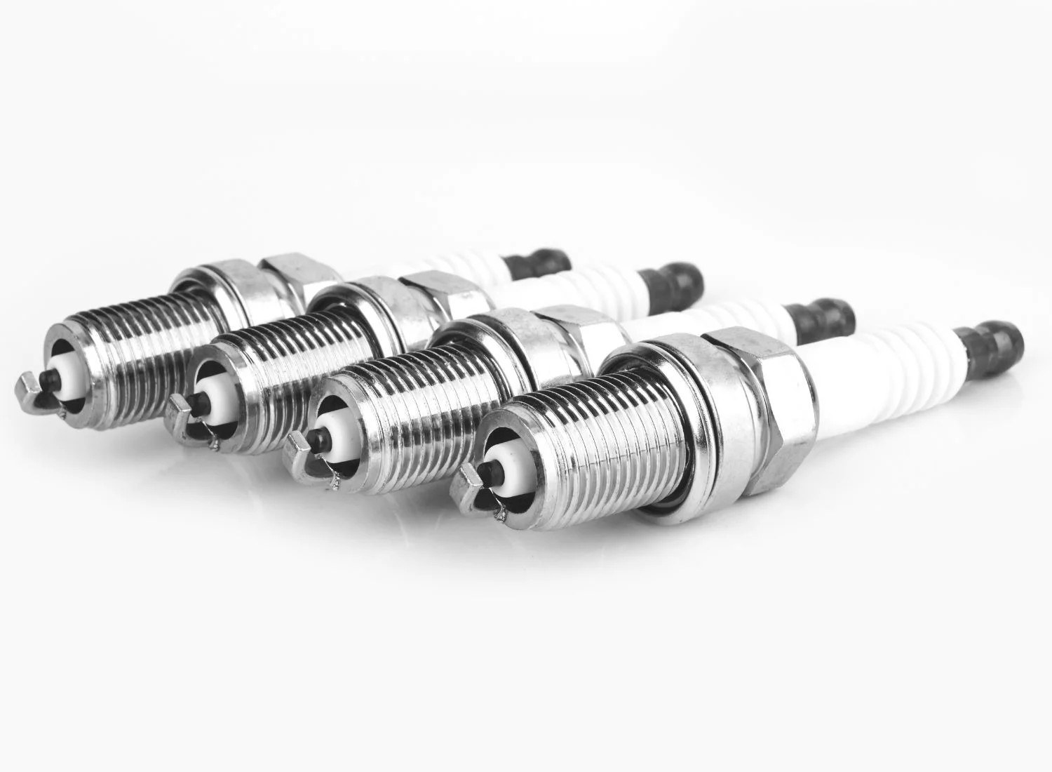 Dấu Hiệu Bugi Ô Tô Bị Hỏng & Cách Nhìn Màu Bugi Đoán Bệnh Xe