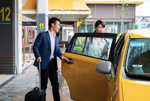 Thuê Xe Tự Lái Sân Bay Giá Rẻ 2025 – Giá Chỉ Từ 400K, Nhanh, Gọn, Rẻ post image