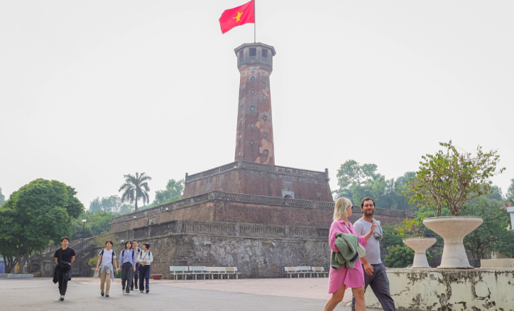 Cột Cờ Hà Nội Mở Cửa Đón Khách Tham Quan Từ 1/1/2025: Hành Trình Khám Phá Cùng Thuê Xe Tự Lái BonbonCar