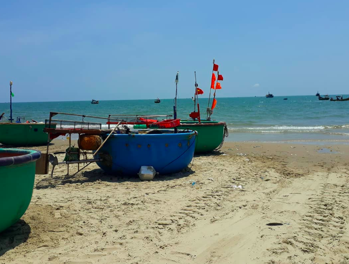Tham Quan Làng Cá Long Hải: Ăn Gì, Chơi Gì?