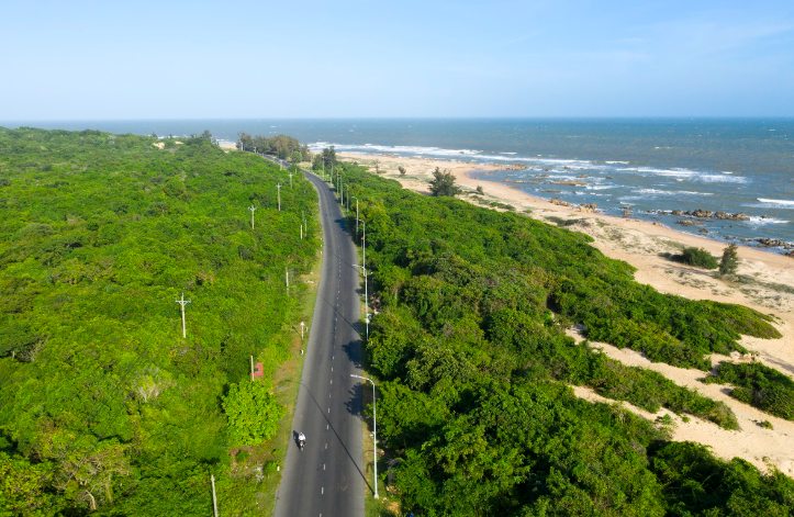 Khám Phá Suối Nước Nóng Bình Châu Tết 2025 với Xe Tự Lái
