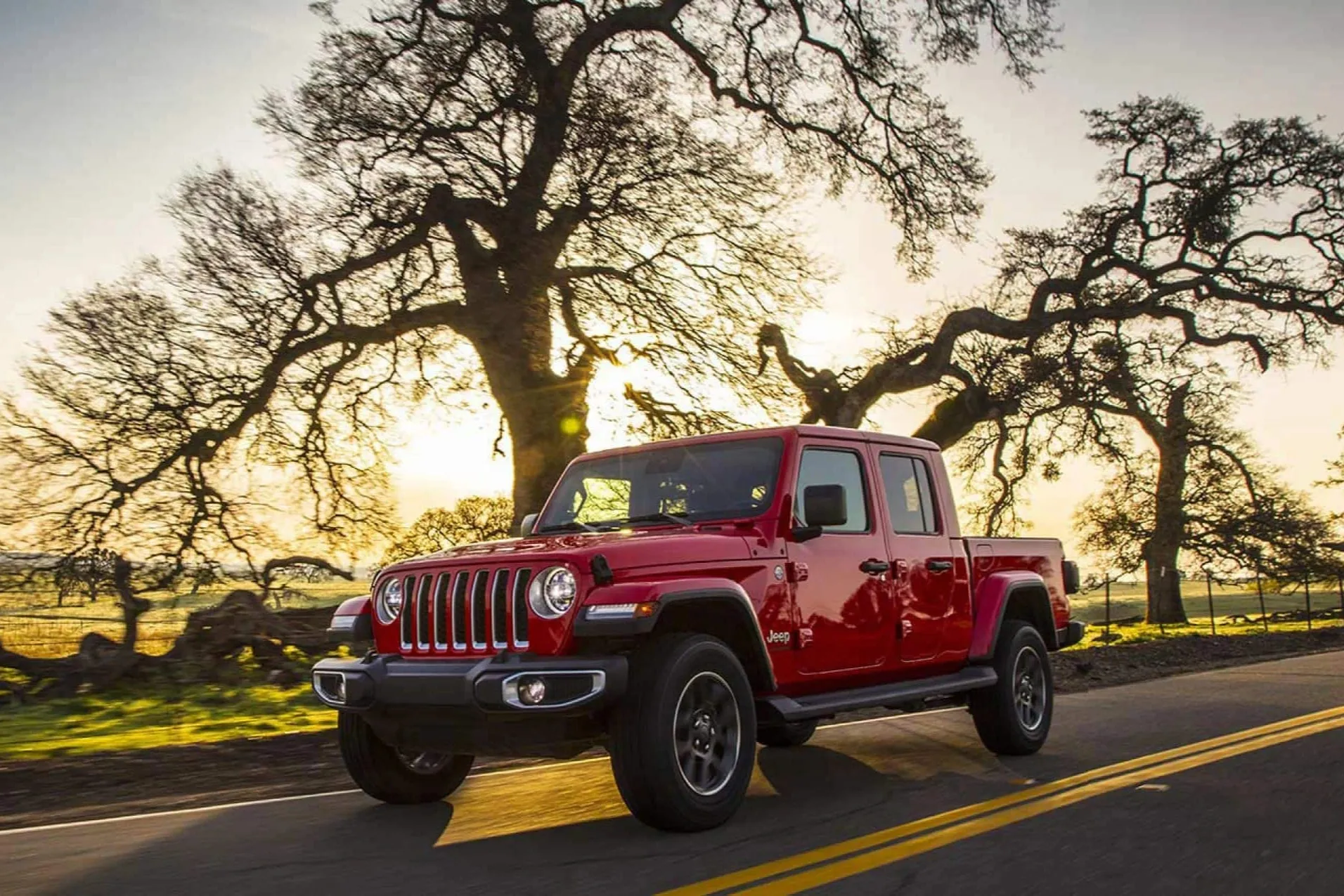 Ford Explorer, Jeep Wrangler, BMW X6: Top 10 Xe Nhập Khẩu Từ Mỹ Giảm Giá Tới 200 Triệu Nhờ Thuế Mới