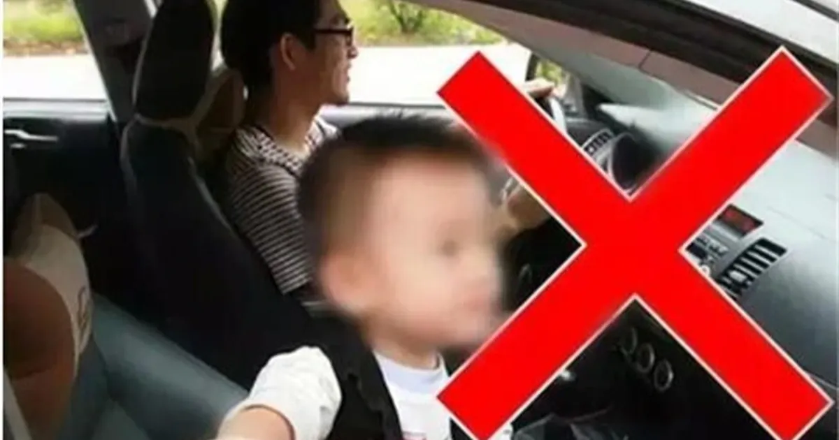 Cập Nhật Nghị Định Mới Nhất 2025: Phạt 1 Triệu Nếu Cho Trẻ Dưới 10 Tuổi Ngồi Ghế Trước Ô Tô