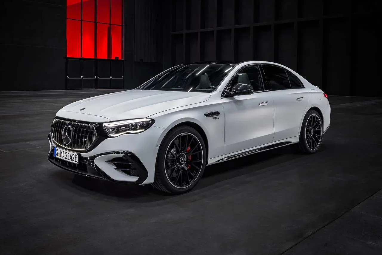 Mercedes E-Class 2025: Giá Lăn Bánh,Thông Số Kỹ Thuật, Thời Gian Ra Mắt Thị Trường Việt Nam