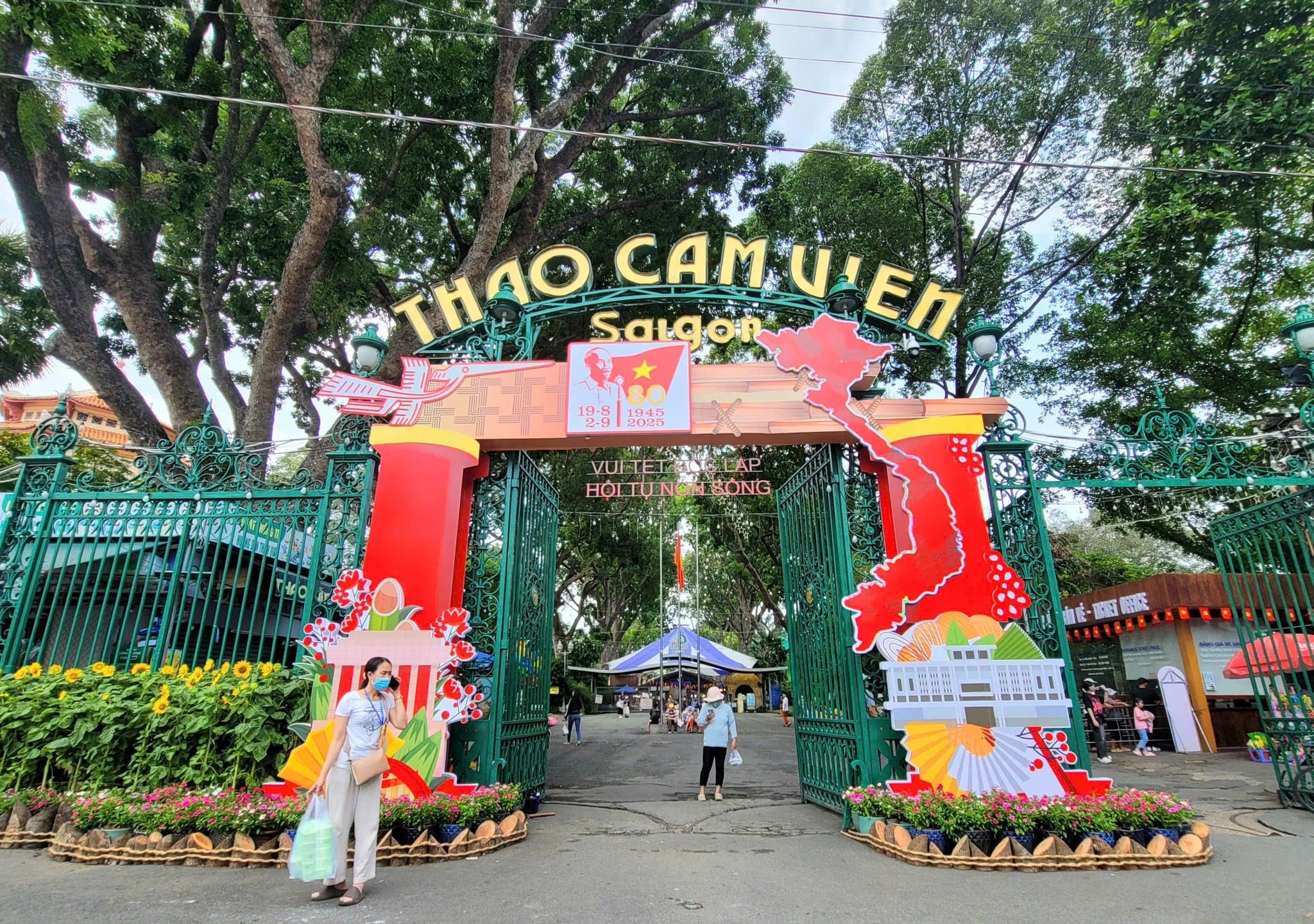 Giá Vé, Giờ Mở Cửa, Địa Chỉ Thảo Cầm Viên Sài Gòn 2025: Cẩm Nang Tham Quan Từ A-Z