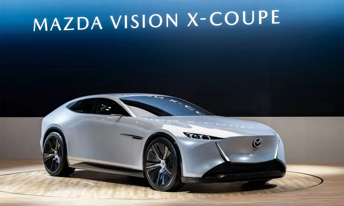 Mazda chính thức ra mắt logo mới dạng 2D tại Japan Mobility Show 2025