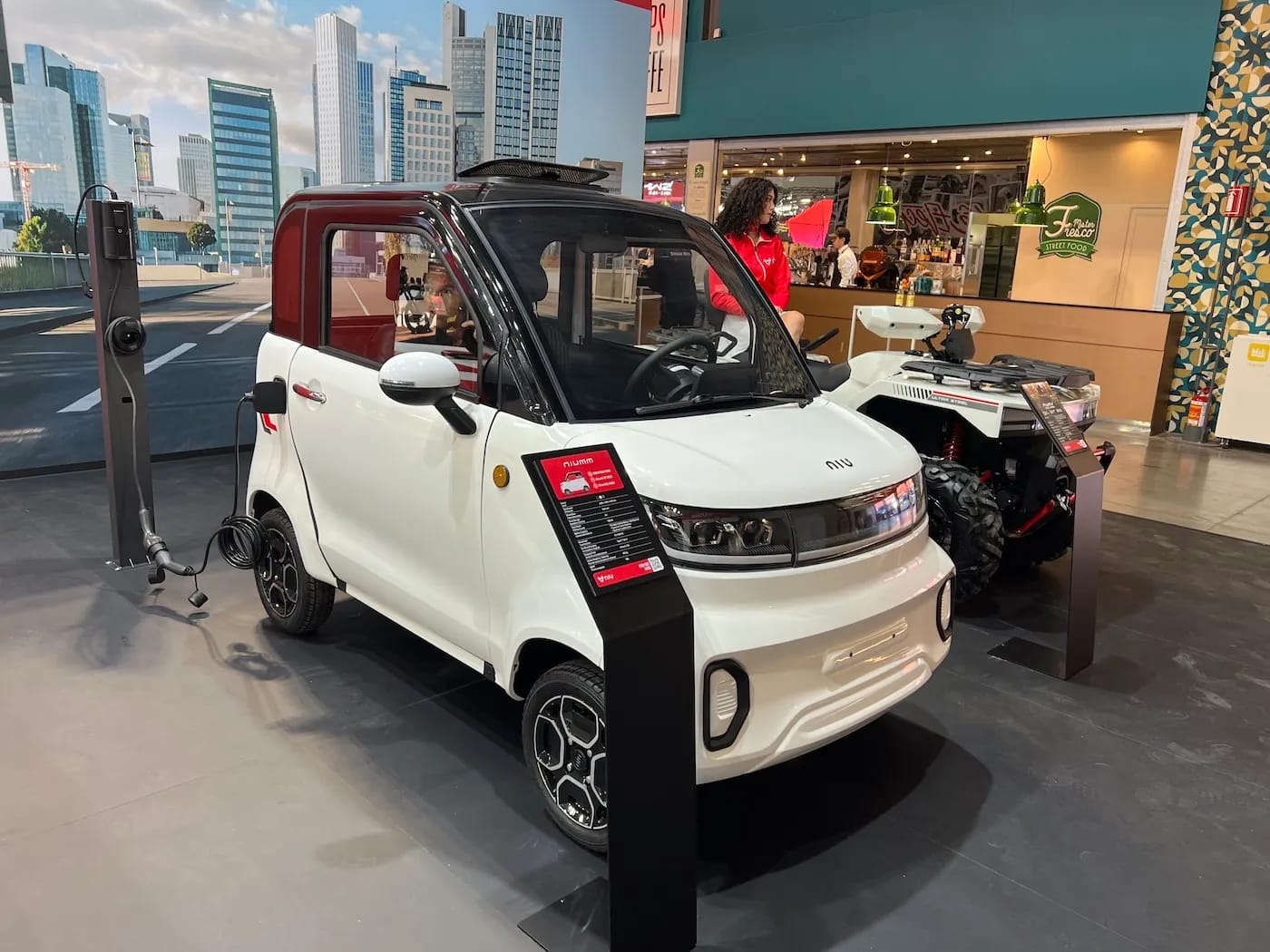 Ô tô điện mini NIUMM: Chạy 140km, lái bằng bằng xe máy