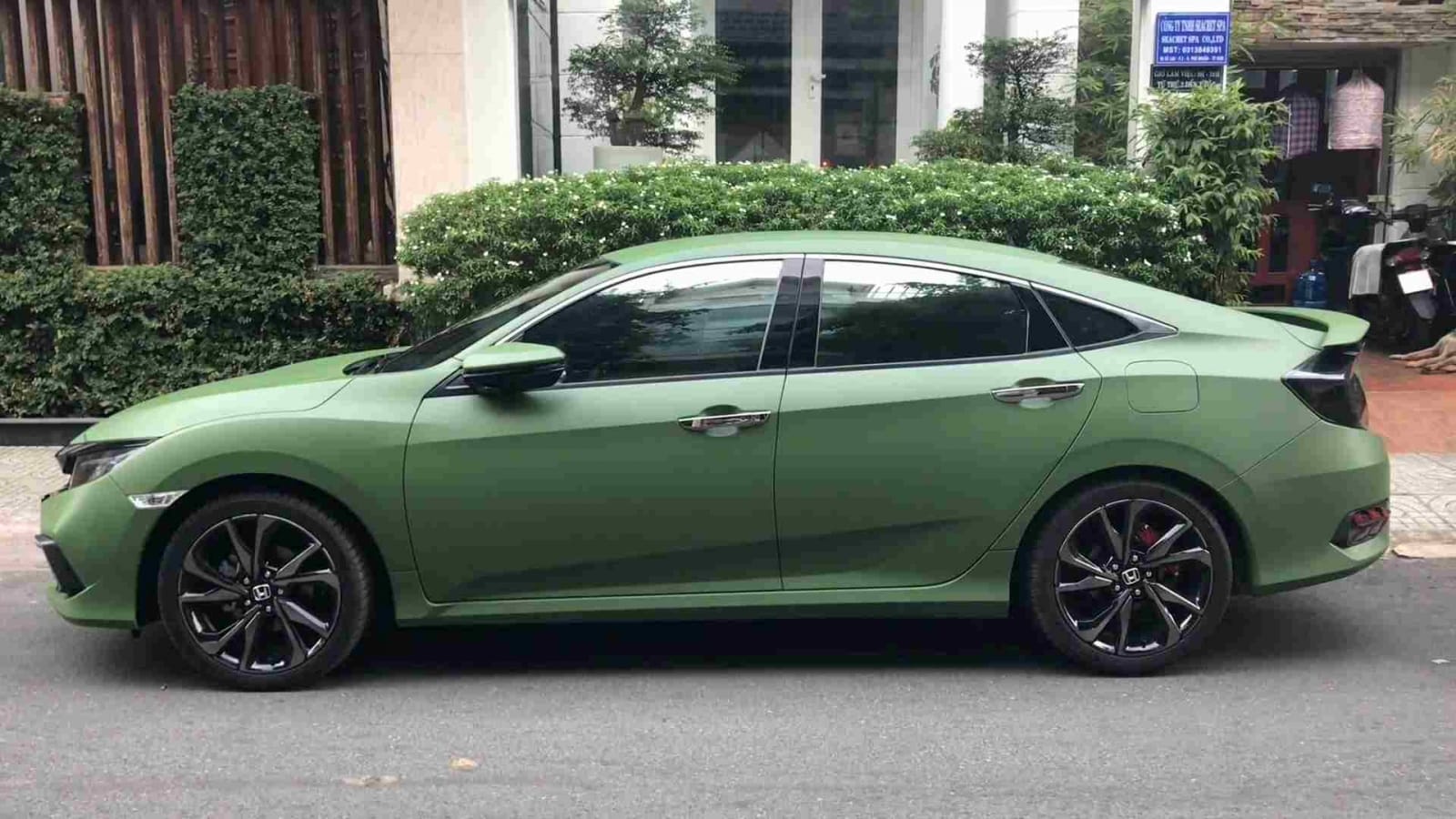 Mệnh Mộc 2026 hợp xe màu gì theo ngũ hành phong thủy