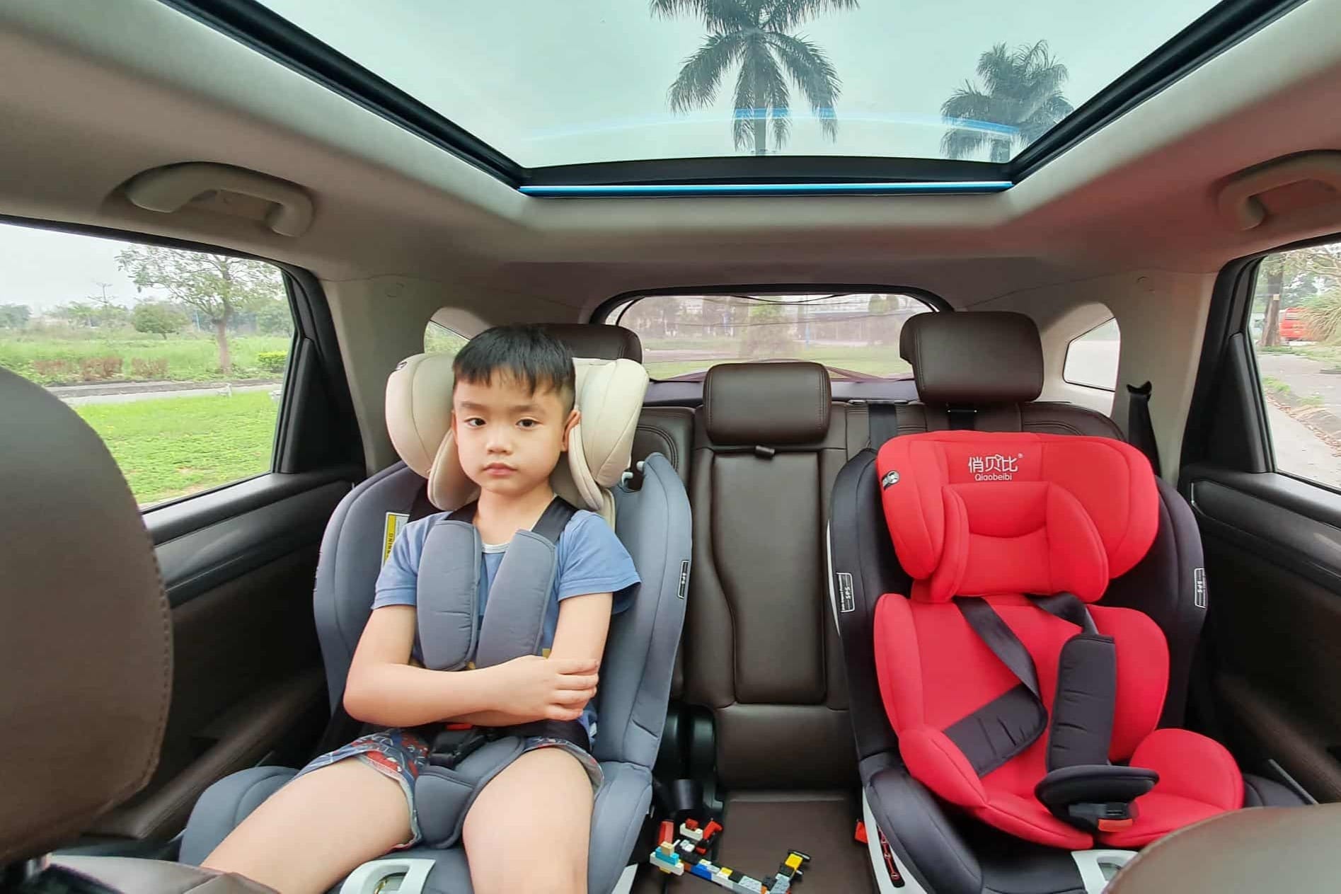 Xe kinh doanh có bắt buộc lắp ghế an toàn cho trẻ không?