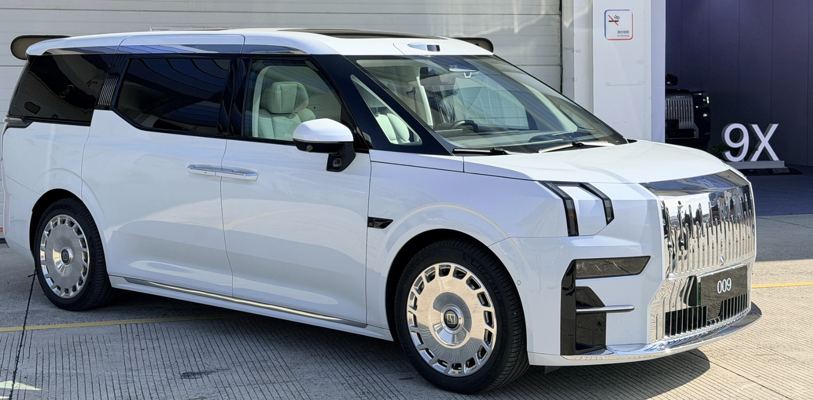 Zeekr 009 Grand Khi Nào Về Việt Nam? Giá Lăn Bánh, Đánh Giá & Ảnh Chi Tiết 2026