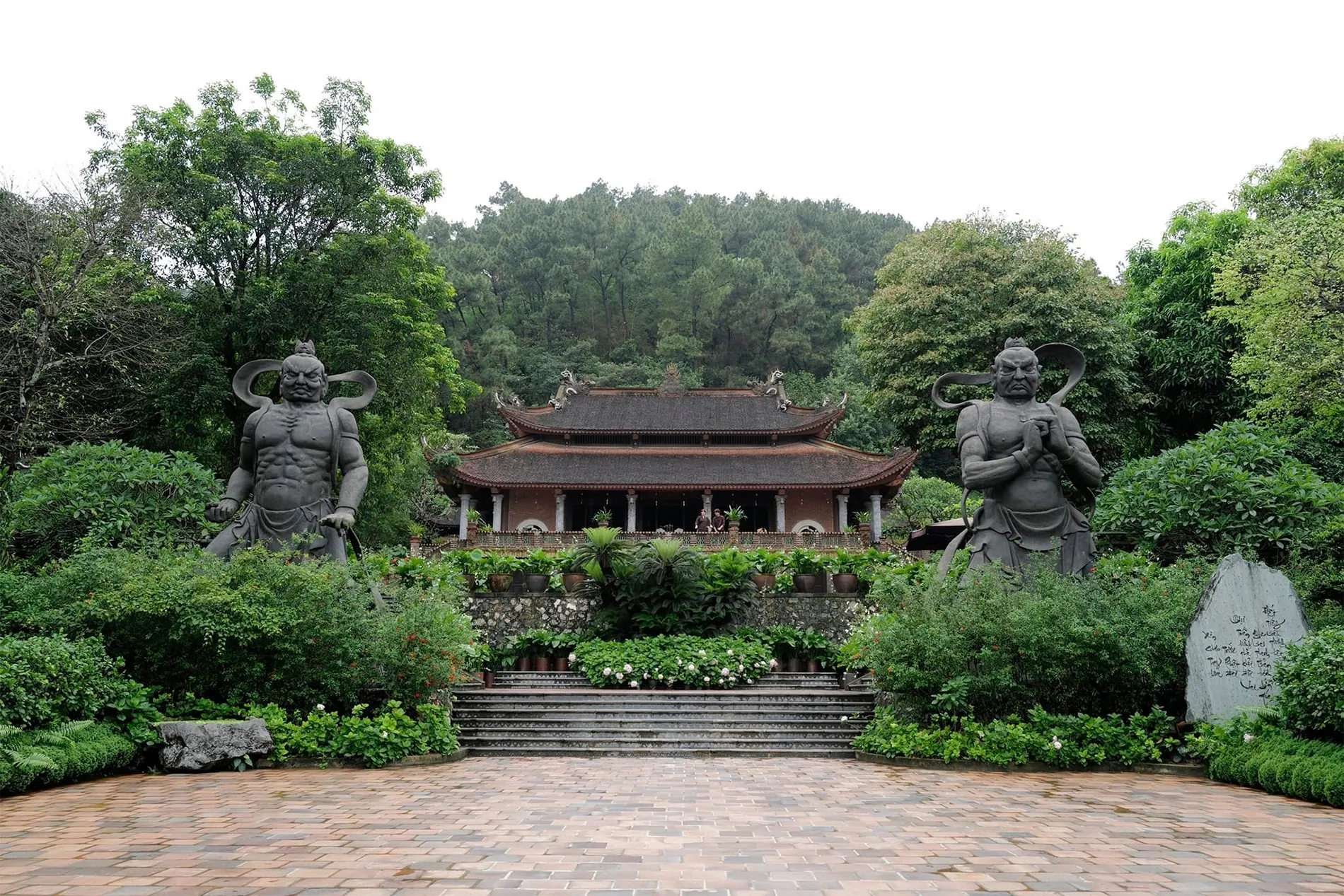 Chùa Địa Tạng Phi Lai Nằm Ở Đâu? Hướng Dẫn Đường Đi & Giờ Mở Cửa