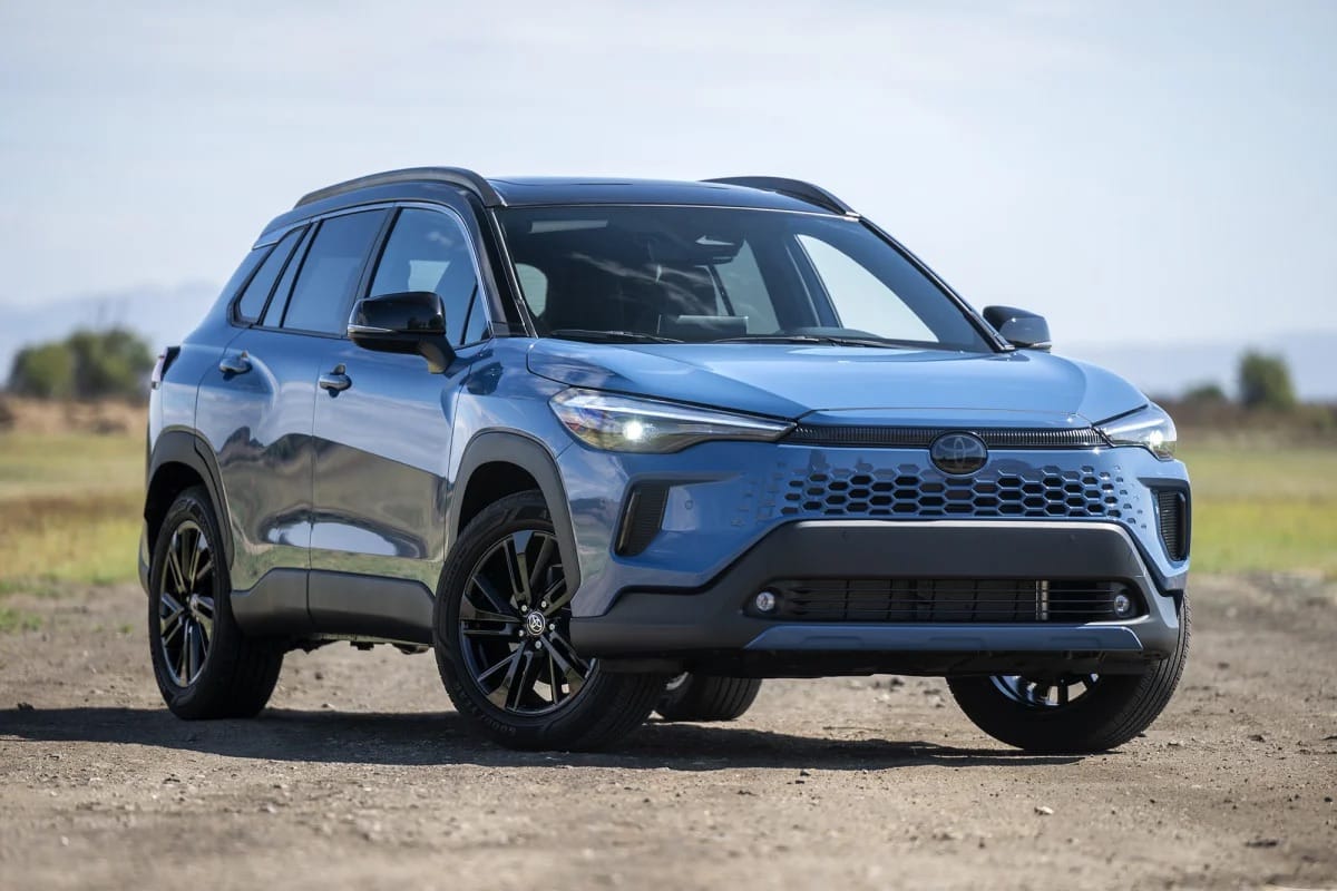 Toyota triệu hồi hơn 55.000 Camry, Corolla Cross hybrid do lỗi biến tần, nguy cơ mất công suất