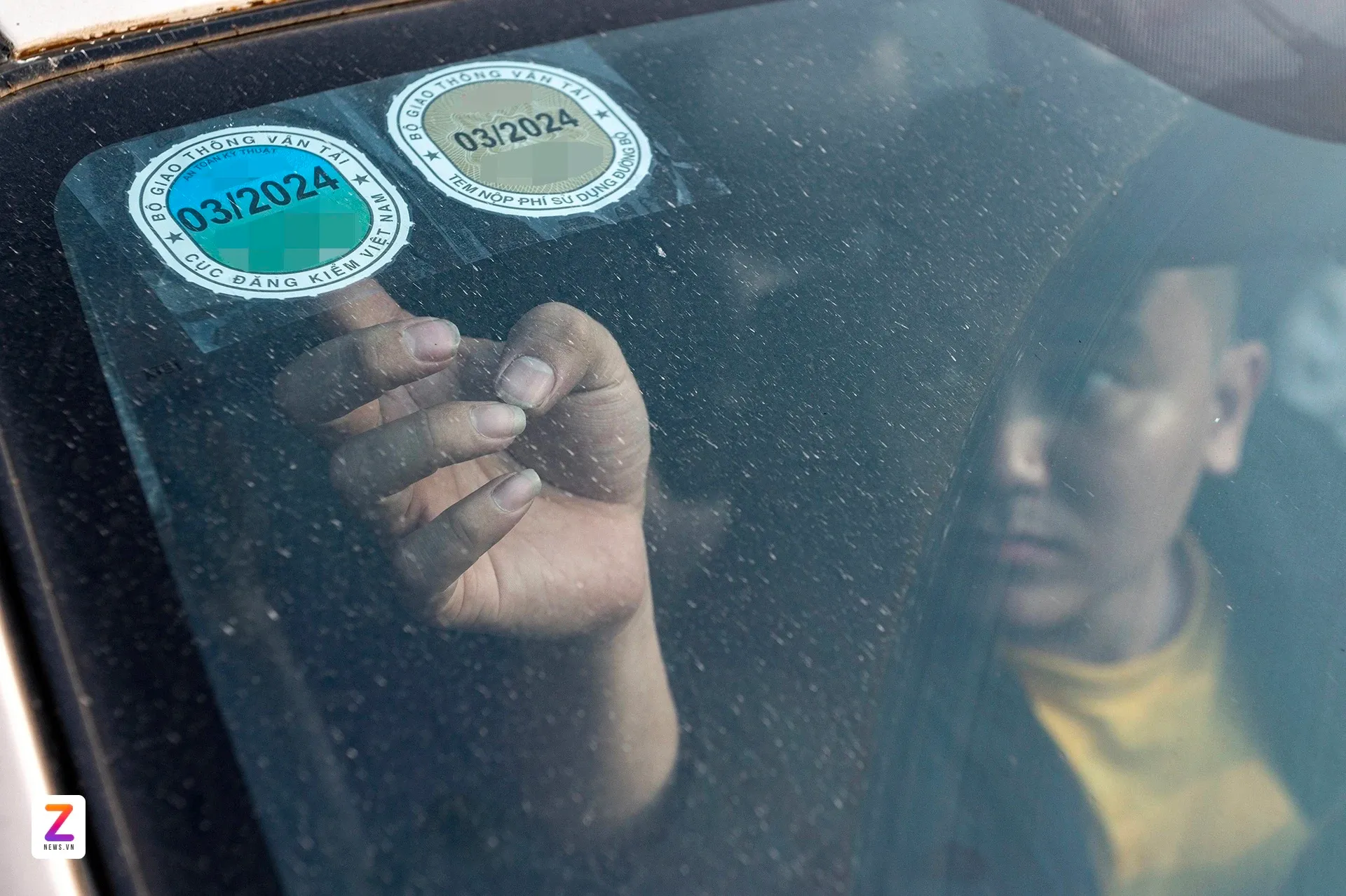 Xe ô tô từ 2026 chỉ dán 1 tem kiểm định