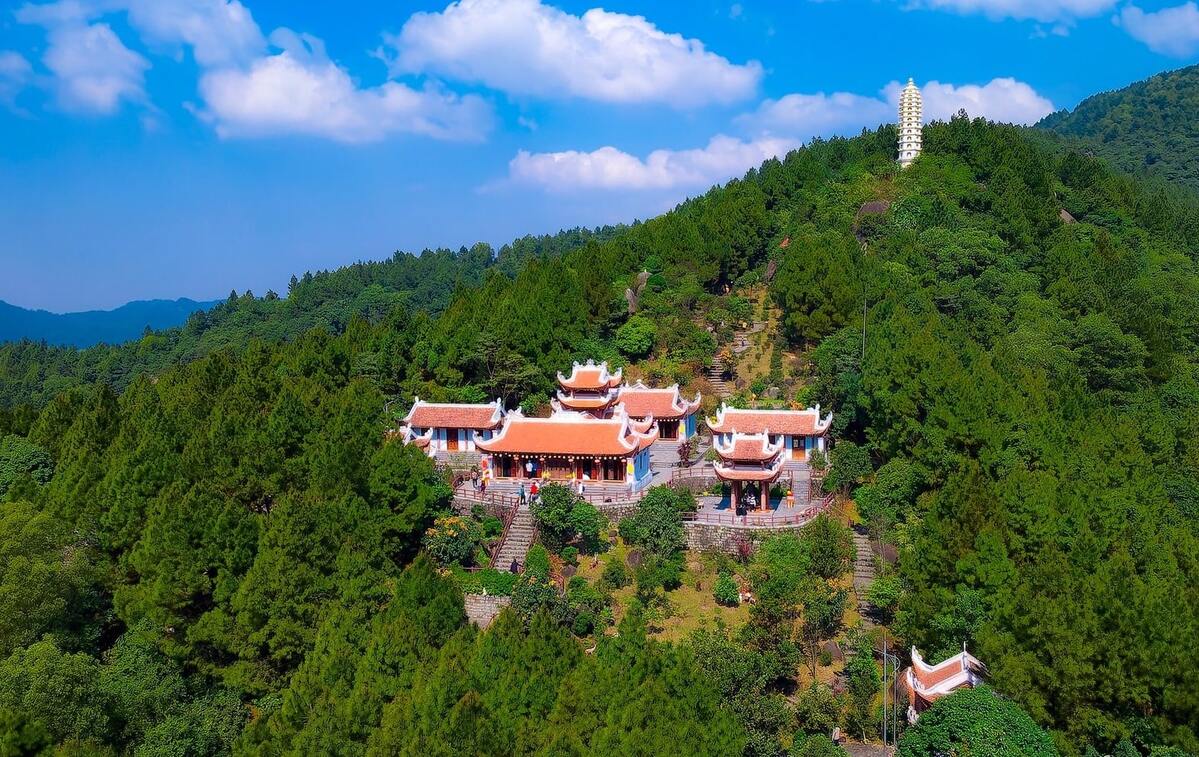 Kinh Nghiệm Đi Lễ Hội Chùa Hương 2026: Khi Nào Khai Hội, Gía Vé & Cách Di Chuyển A-Z