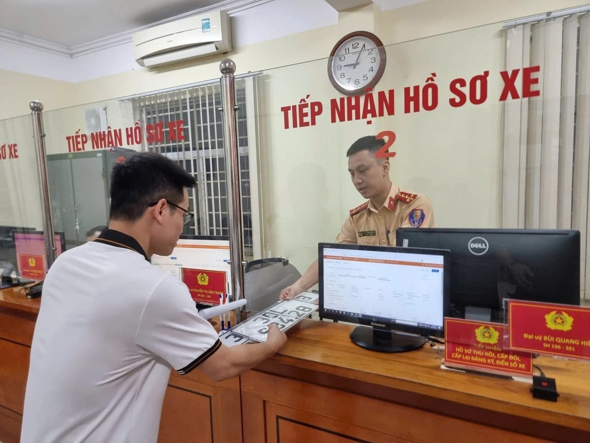 Cập Nhật Lệ Phí Đăng Ký Xe Máy, Ô Tô Tại TP.HCM 2026 Mới Nhất