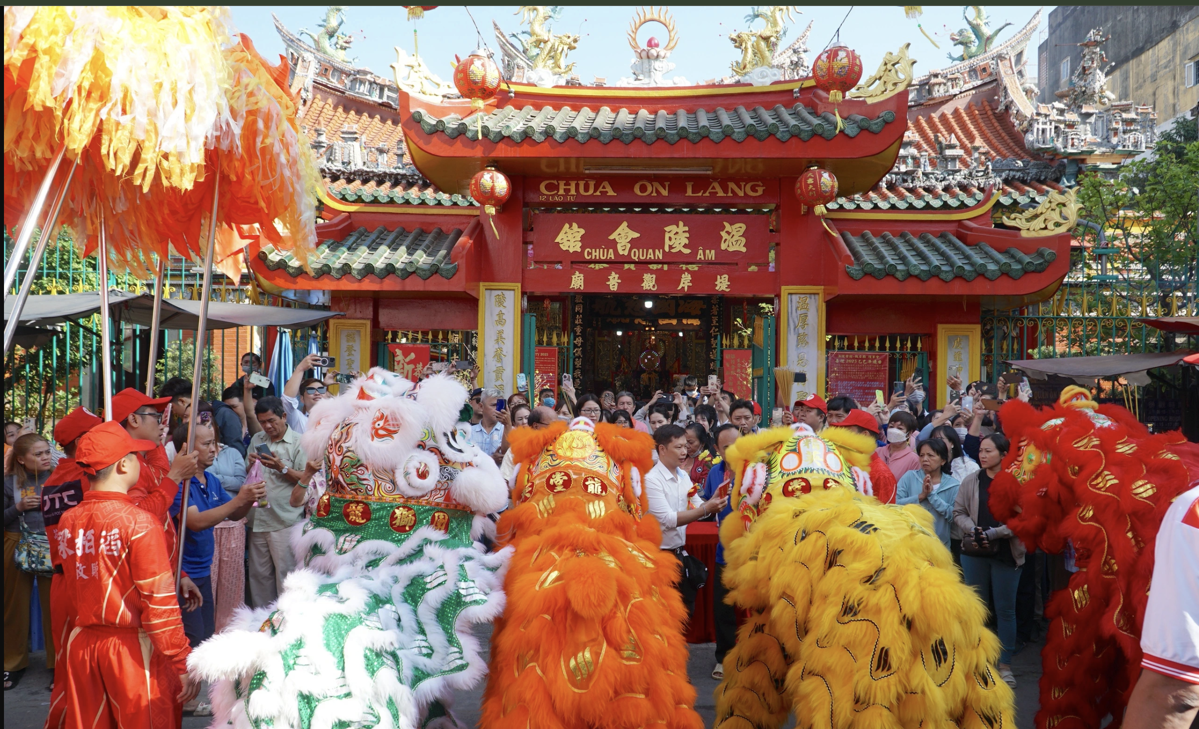 Đi Đâu Tháng Giêng 2026? Top 10 Lễ Hội Linh Thiêng & Đông Nhất Cả Nước