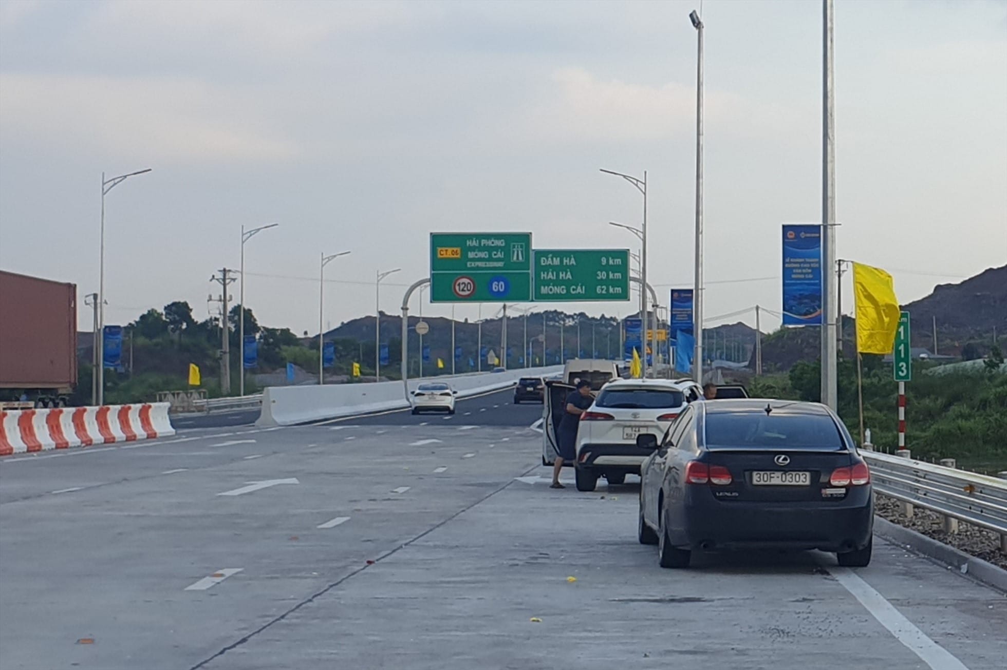 Quy Định & Mức Phạt Lỗi Dừng Xe Trên Cao Tốc Mới Nhất
