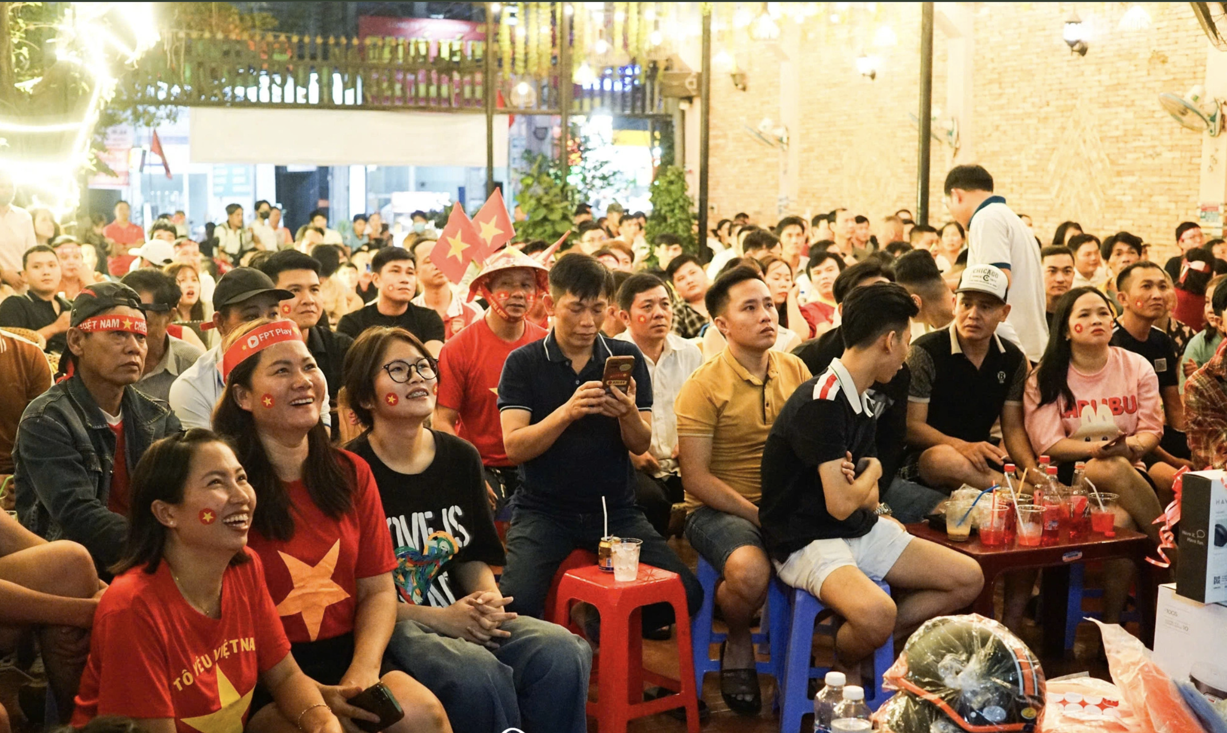 Top 30 Quán Cafe Xem Bóng Đá TP.HCM Sôi Động Nhất (Năm 2026)