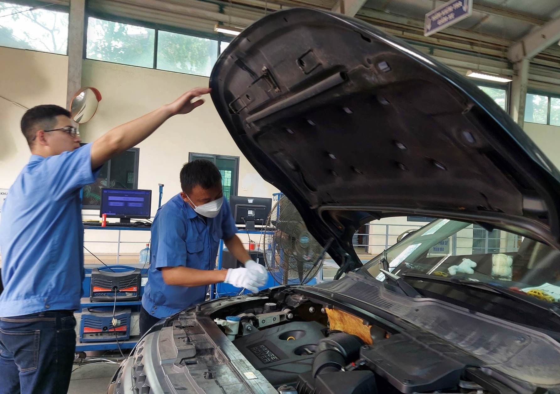 Bỏ Dán Tem Kiểm Định Trên Kính Ôtô Từ Năm 2027 - Cập Nhật Quy Định Mới Nhất