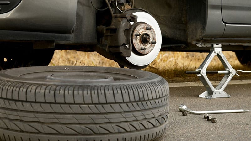 Hướng Dẫn Thay Lốp Dự Phòng Ô Tô Chi Tiết, Đơn Giản Trong 15 Phút