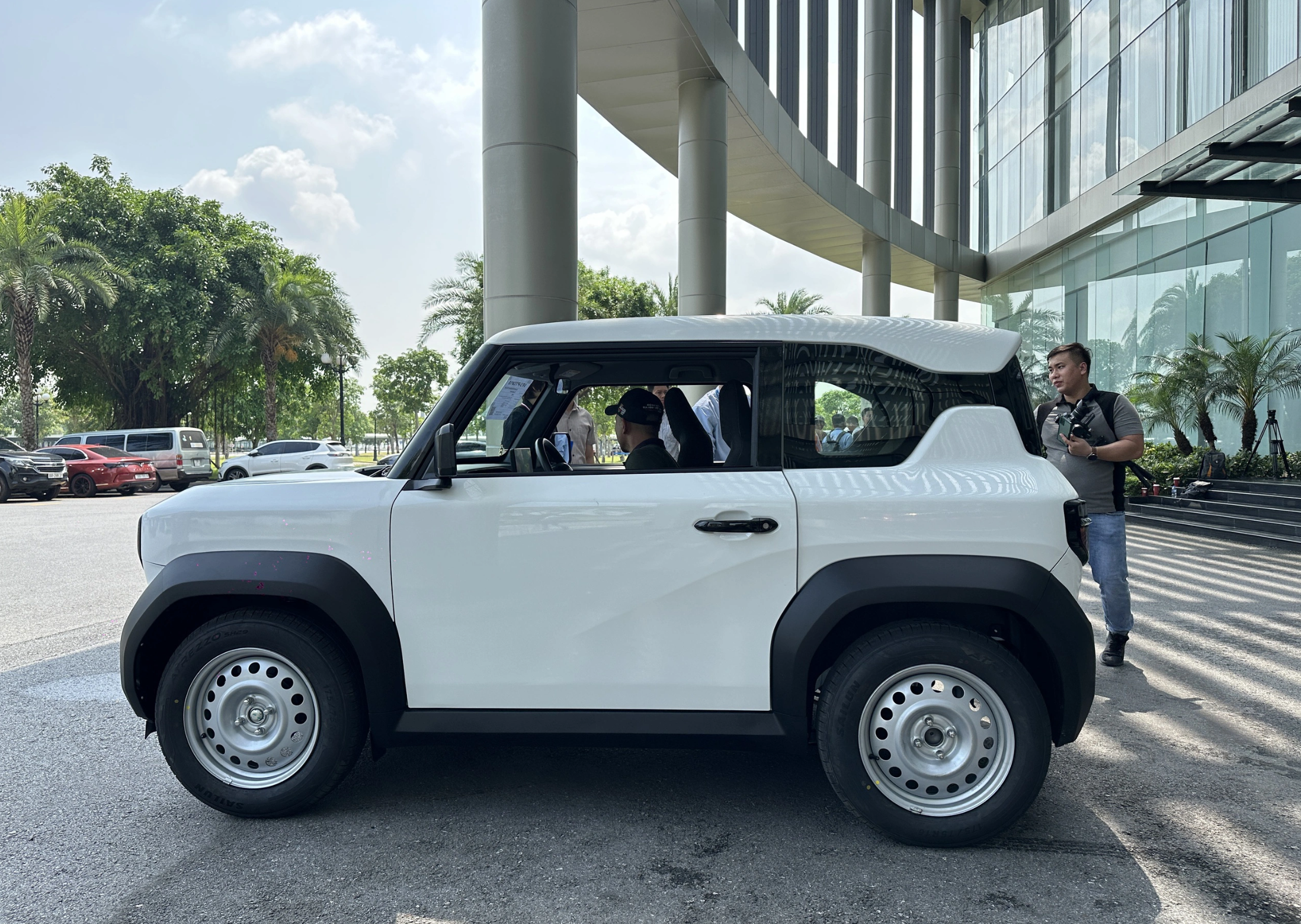 Có 300 triệu mua xe cũ hay VF3?